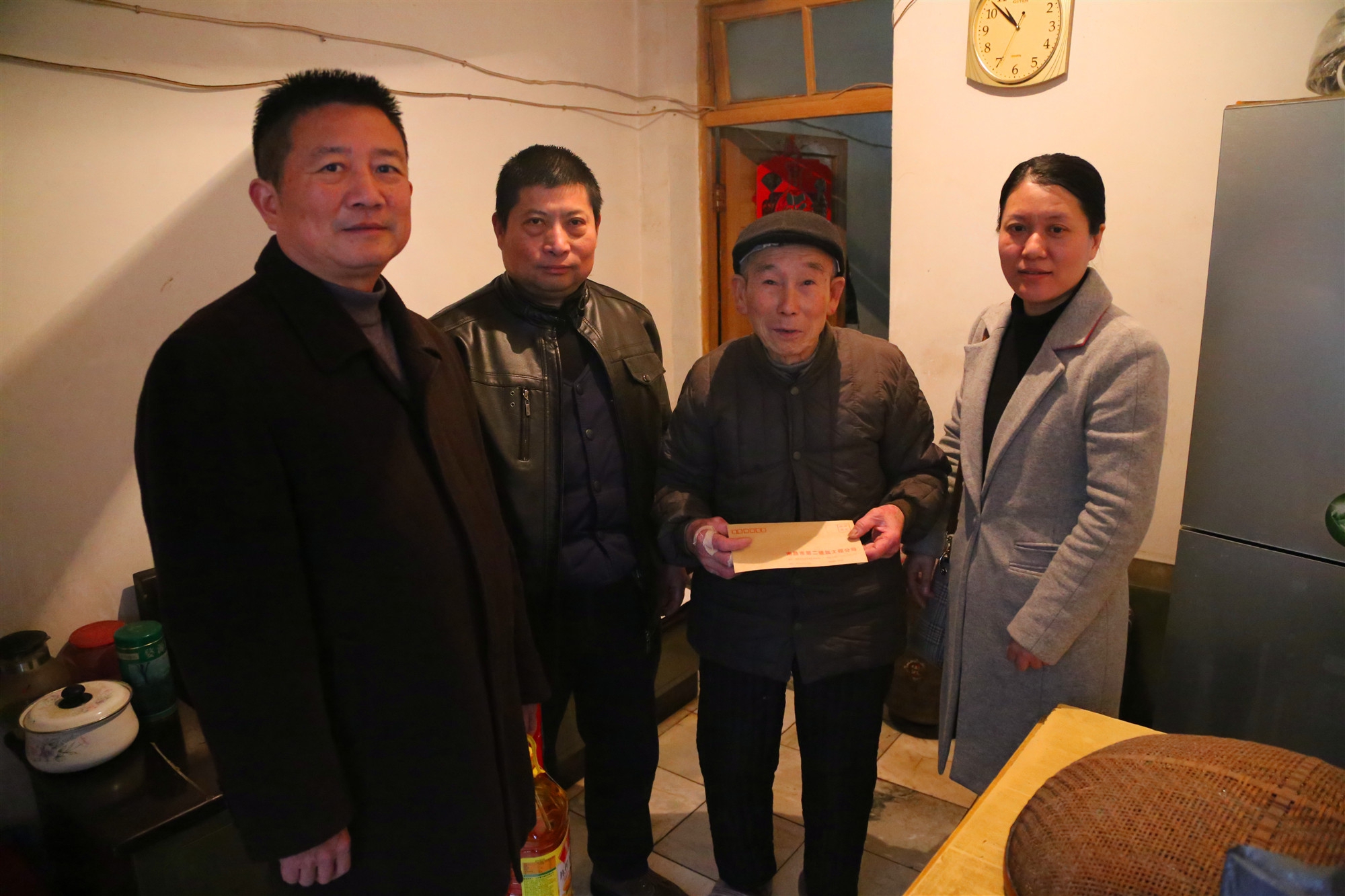 春節(jié)前夕公司開(kāi)展走訪慰問(wèn)困難職工活動(dòng) 春節(jié)前夕公司開(kāi)展走訪慰問(wèn)困難職工活動(dòng)