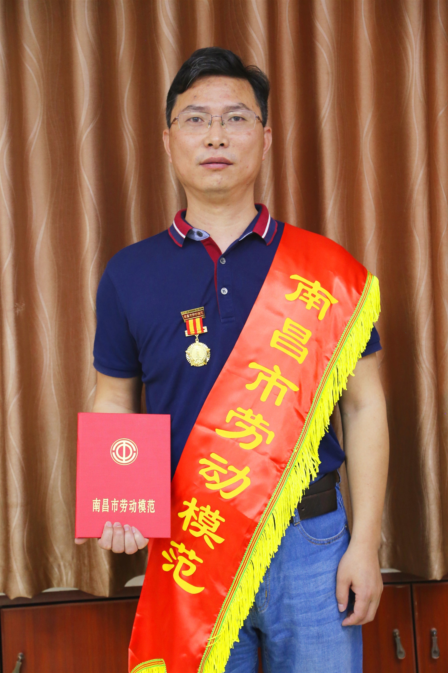 余時(shí)發(fā)同志榮獲市級勞模稱號 余時(shí)發(fā)同志榮獲市級勞模稱號