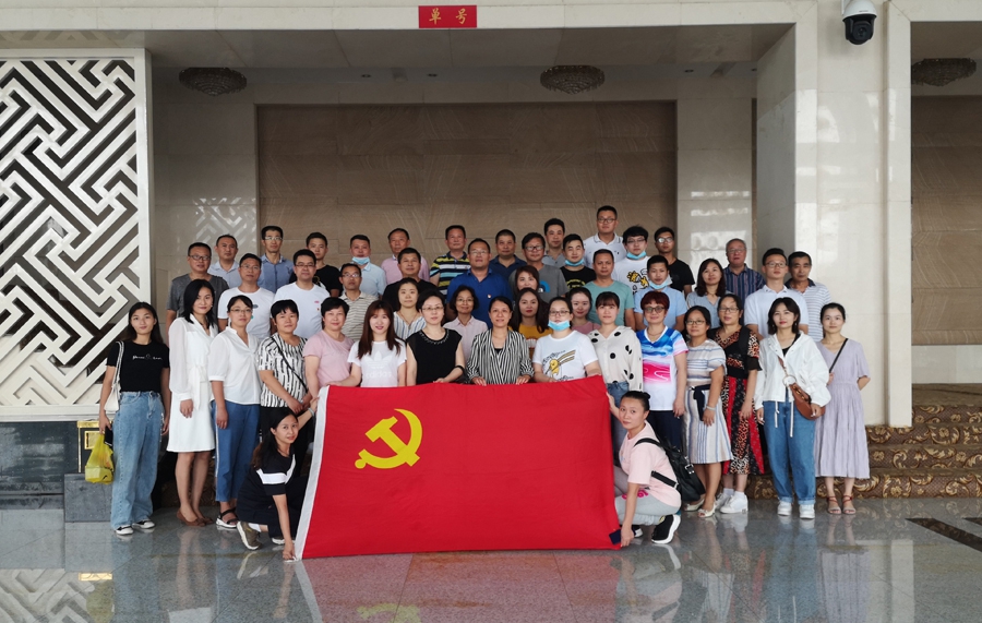 公司組織黨員干部觀看普法電影《特別追蹤》 公司組織黨員干部觀看普法電影《特別追蹤》